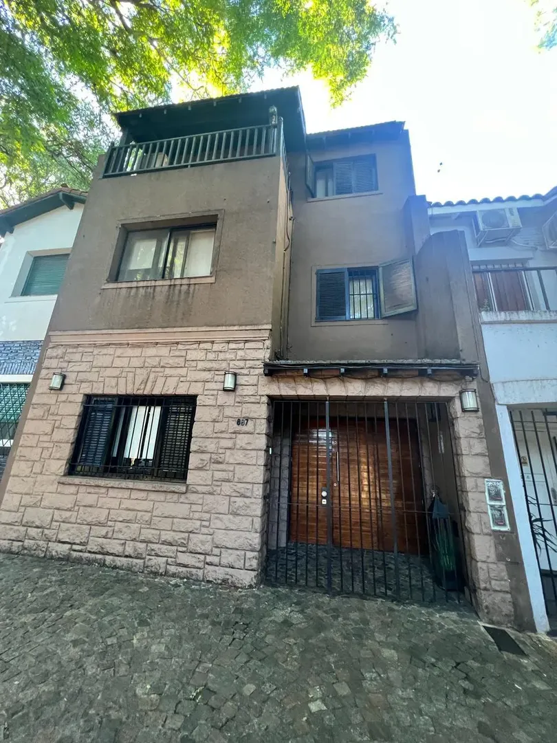 Amplia casa en Olivos - Corrientes al 800 Casa en Venta en Olivos
