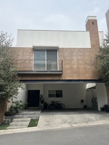 Casa en venta en Cercanía de Zona Valle Poniente, Zona Valle Poniente, San Pedro Garza García, Nuevo León