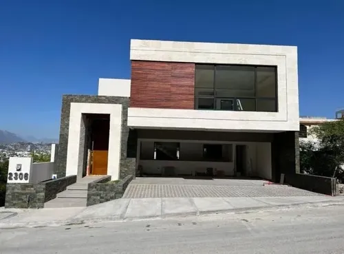 Casa en venta en Cercanía de Las Águilas, Las Águilas, Guadalupe, Nuevo León