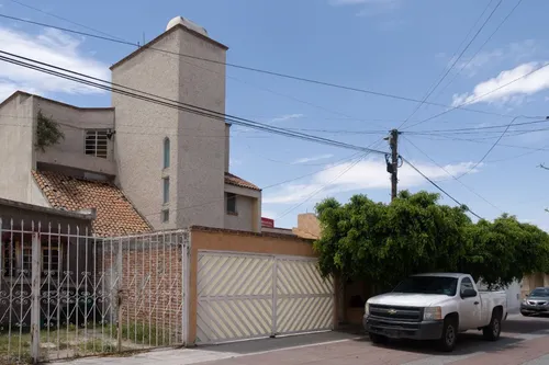 Casa en venta en CALLE ZENZONTLES, Calesa 2a Sección, Santiago de Querétaro, Querétaro