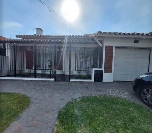 Casa en venta en España 600, Castelar, Moron, GBA Oeste, Provincia de Buenos Aires