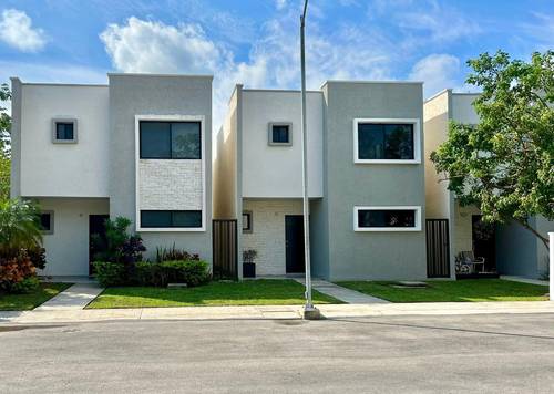 Casa en venta en Avenida 135 a unos metros del nuevo McDonalds y cerca de Av. Huayacán., Cancún, Benito Juárez, Quintana Roo