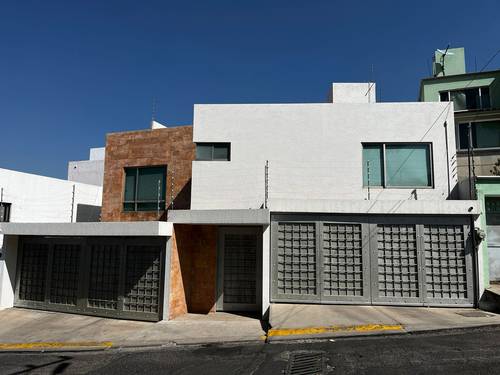 Casa en venta en Casa en Venta en Ciudad Satélite, Ciudad Satélite, Naucalpan de Juárez, Estado de México