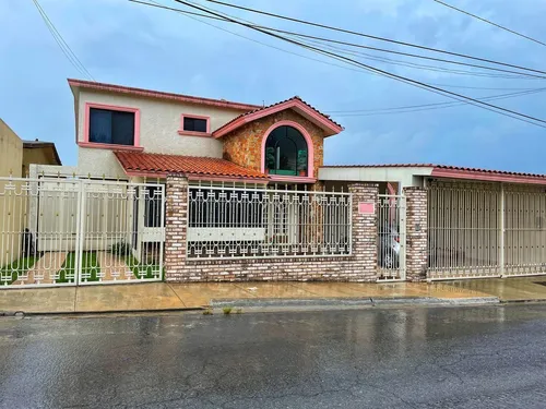 Casa en venta en Giovani Papini, San Jerónimo, Monterrey, Nuevo León