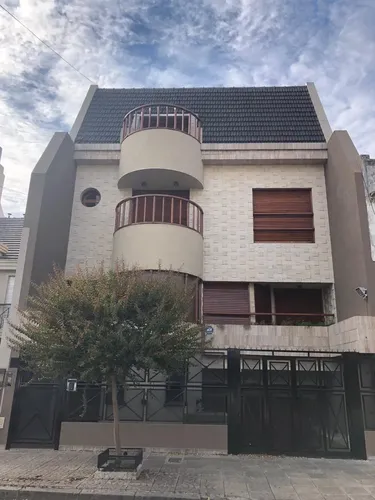 Casa en venta en CAÑADA DE GOMEZ al 900, Liniers, CABA