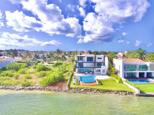 Casa en venta en Isla Dorada, Cancún, Benito Juárez, Quintana Roo