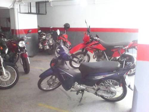 Cochera en venta en Hipolito Yrigoyen 3600 ** Planta Baja. Espacios guardamotos cubiertas y descubiertas . Con escritura., Almagro, CABA