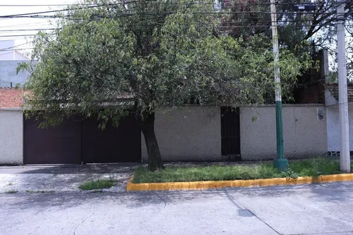 Casa en venta en Ciudad Satélite, Ciudad Satélite, Naucalpan de Juárez, Estado de México