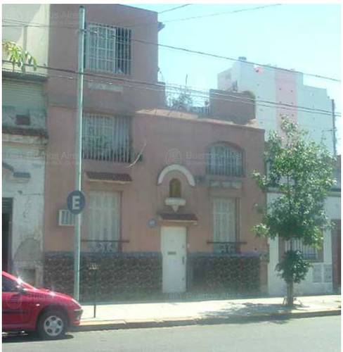 En venta casa en Dr. Luis Belaustegui Al 1200, Caballito, CABA, de 6 ambientes o más