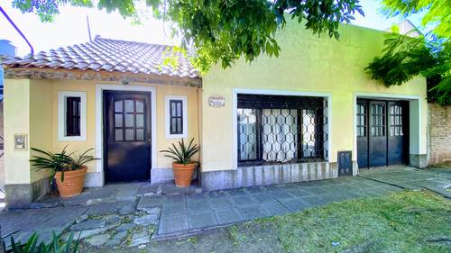 Casa en venta en españa al 2100, Castelar, Moron, GBA Oeste, Provincia de Buenos Aires