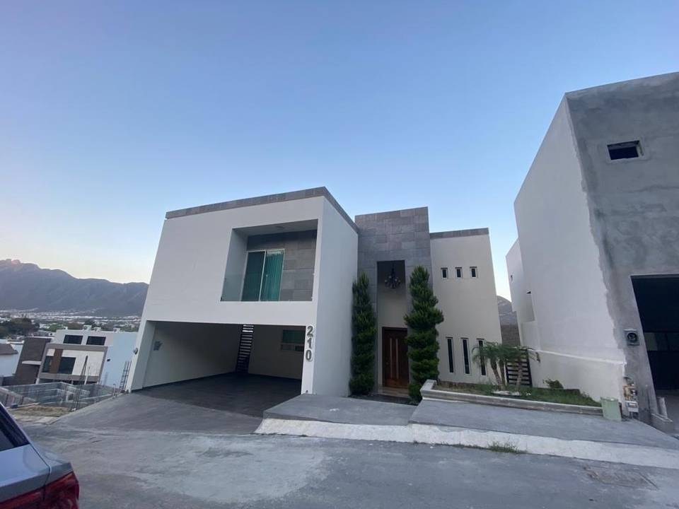 429 Casas en venta en Monterrey, Nuevo León con alberca | Mudafy