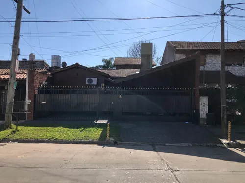 Casa en venta en Vicente Casares al 700, Villa Sarmiento, Moron, GBA Oeste, Provincia de Buenos Aires