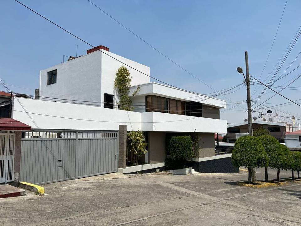 54 Casas en venta en Ciudad Satélite, Naucalpan de Juárez, Estado de México  | Mudafy