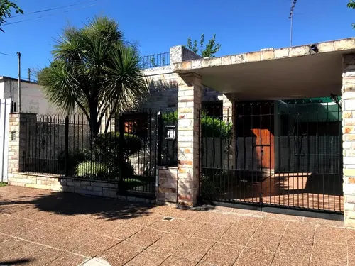 Casa en venta en Aguero al 300, Moron, GBA Oeste, Provincia de Buenos Aires