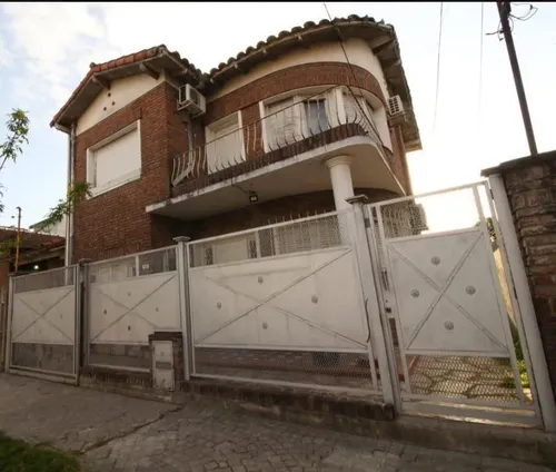 Casa en venta en REVOREDO al 700, Castelar, Moron, GBA Oeste, Provincia de Buenos Aires