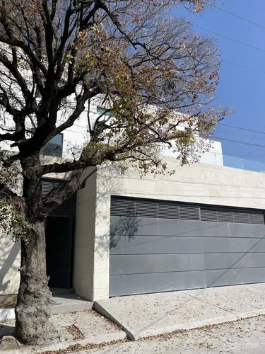 Casa en venta en via S, Del Valle, San Pedro Garza García, Nuevo León