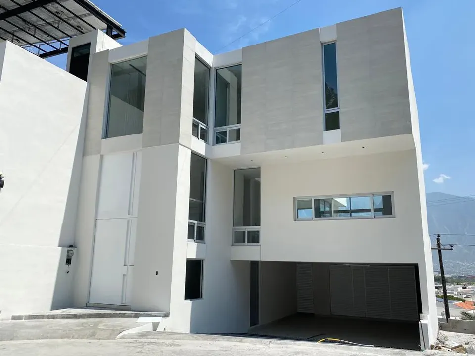 15 Casas en venta en Santa Catarina, Nuevo León | Mudafy