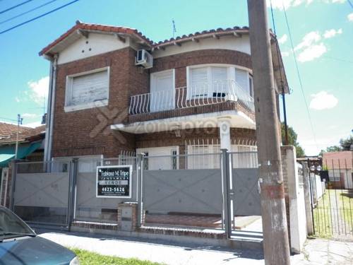 Casa en venta en Revoredo 700, Castelar, Moron, GBA Oeste, Provincia de Buenos Aires