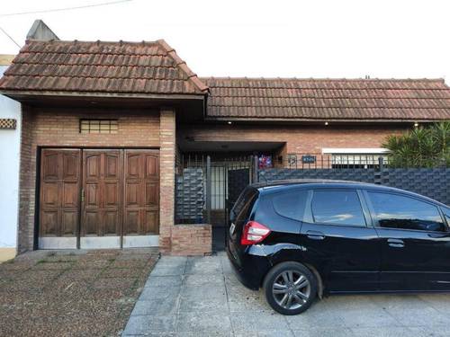 Casa en venta en Maestra Salinas, Villa Santos Tesei, Hurlingham, GBA Oeste, Provincia de Buenos Aires