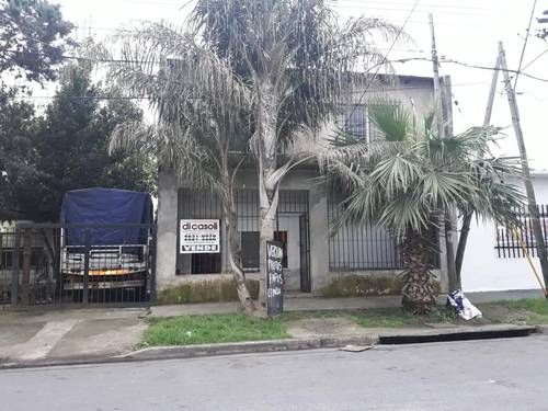 Casa en venta en Int. Revoredo, Castelar, Moron, GBA Oeste, Provincia de Buenos Aires