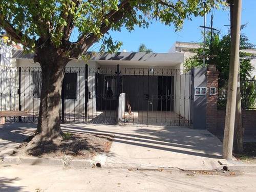 Casa en venta en Navarro 2600, Castelar, Moron, GBA Oeste, Provincia de Buenos Aires