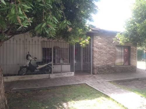 Casa en venta en Mendeville 2300, Castelar, Moron, GBA Oeste, Provincia de Buenos Aires