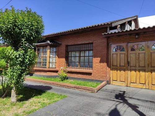 Casa en venta en San Nicolas 2100, Castelar, Moron, GBA Oeste, Provincia de Buenos Aires