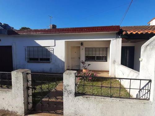 Casa en venta en Munilla 3000, Castelar, Moron, GBA Oeste, Provincia de Buenos Aires