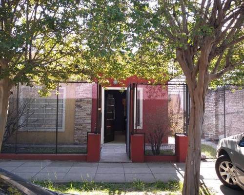 Casa en venta en Carlos Casares 1800, Castelar, Moron, GBA Oeste, Provincia de Buenos Aires
