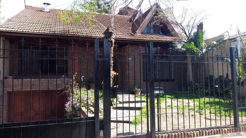 Casa en venta en Dean Funes 700, Castelar, Moron, GBA Oeste, Provincia de Buenos Aires