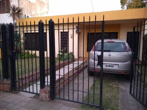 Casa en venta en Dominguez 3300, Castelar, Moron, GBA Oeste, Provincia de Buenos Aires