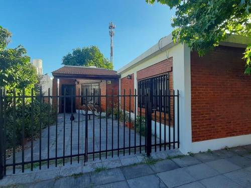 Casa en venta en Salcedo 2700, Castelar, Moron, GBA Oeste, Provincia de Buenos Aires