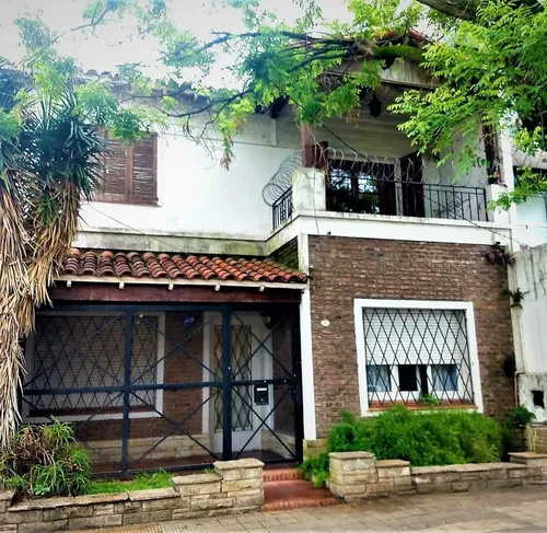 Casa en venta en 25 de Mayo 700, Moron, GBA Oeste, Provincia de Buenos Aires