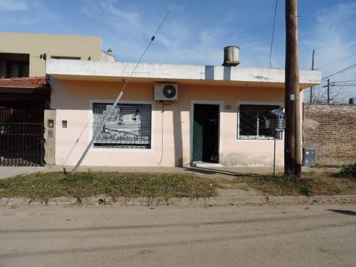 Casa en venta en CHENAUT al 1800, Villa Luzuriaga