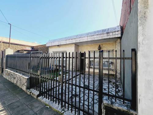 Casa en venta en WENSELAO DE TATA al 5000, Caseros, Tres de Febrero, GBA Oeste, Provincia de Buenos Aires