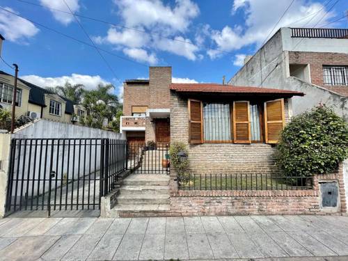 Casa en venta en AMBROSIO CRAMER al 300, Villa Sarmiento, Moron, GBA Oeste, Provincia de Buenos Aires