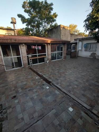 Casa en venta en GREGORIA PEREZ al 400, Castelar, Moron, GBA Oeste, Provincia de Buenos Aires