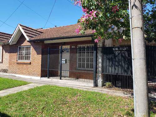Casa en venta en Sanchez de Mendeville 2400, Castelar, Moron, GBA Oeste, Provincia de Buenos Aires