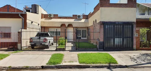 Casa en venta en La tribuna al 1200, Castelar, Moron, GBA Oeste, Provincia de Buenos Aires