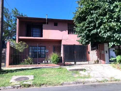 Casa en venta en Tucumán al 3000, Castelar, Moron, GBA Oeste, Provincia de Buenos Aires