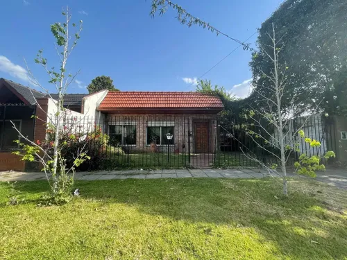 Casa en venta en Ventura Bustos 3000, Castelar, Moron, GBA Oeste, Provincia de Buenos Aires