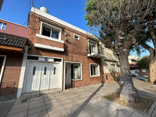 Casa en venta en TIMOTEO GORDILLO al 800, Liniers, CABA
