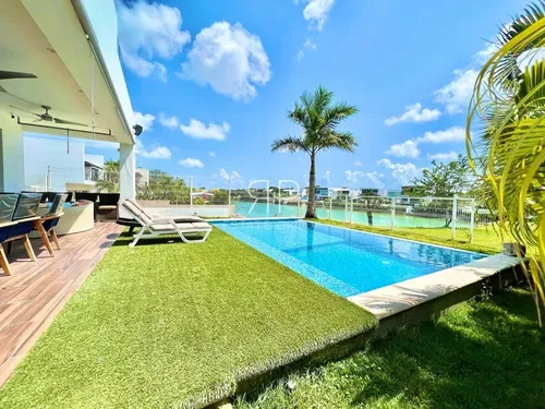 Casa en venta en Residencial Lagos del Sol, Cancún, Benito Juárez, Quintana Roo