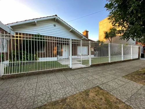 Casa en venta en Fray Mamerto Esquiu al 400, San Antonio de Padua, Merlo, GBA Oeste, Provincia de Buenos Aires