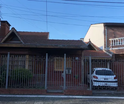 Casa en venta en Enrique Fermi al 2600, Villa Sarmiento, Moron, GBA Oeste, Provincia de Buenos Aires
