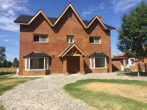 Casa en venta en Venta - Casa en Alcanfores - Bayugar Negocios Inmobiliarios, Los Alcanfores, Pilar, GBA Norte, Provincia de Buenos Aires
