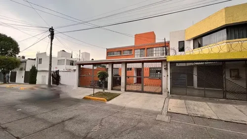 Casa en venta en Cercanía de Ciudad Satélite, Ciudad Satélite, Naucalpan de Juárez, Estado de México