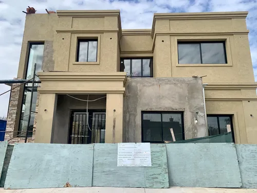 Casa en venta en Casa en Venta 4 Dormitorios Barrio Santo Tomas  8209, Santo Tomas, Pilar, GBA Norte, Provincia de Buenos Aires