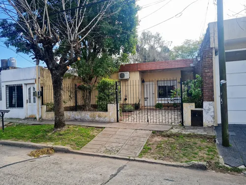 Casa en venta en munilla  al 1500, Castelar, Moron, GBA Oeste, Provincia de Buenos Aires