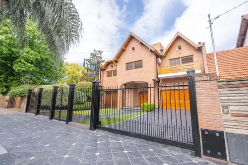Casa en venta en gobernador emilio castro al 400, Moron, GBA Oeste, Provincia de Buenos Aires